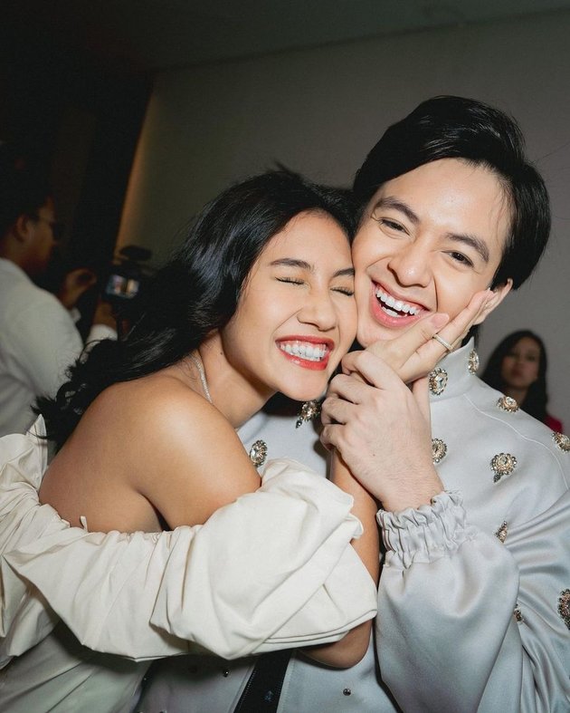 Prove Yourself as a Supportive Girlfriend, Check Out 8 Photos of Shenina Cinnamon Closely Attending Angga Yunanda's Gala Premiere 'CATATAN SI BOY'