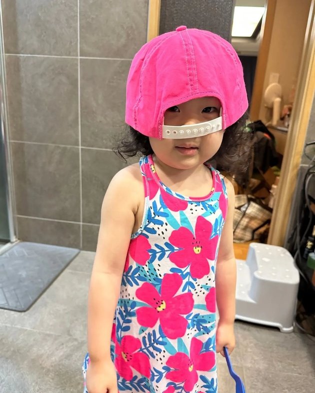 8 Portraits of Song Yi, HaHa's Daughter from 'RUNNING MAN' Who Once Suffered from a Rare Disease, Now Becomes the Most Popular Celebrity Child - Has Many Fans