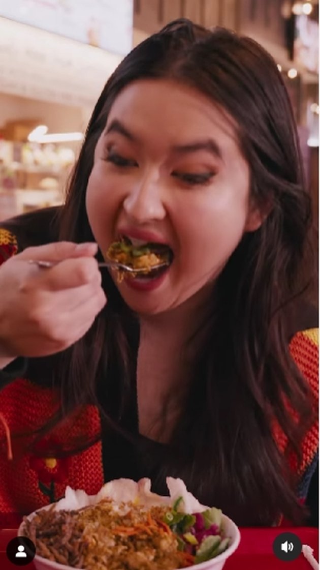 8 Portraits of Stephanie Poetri Experiencing Body Shaming by Indonesian Netizens When Introducing Indonesian Cuisine in New York, Admits Disappointment