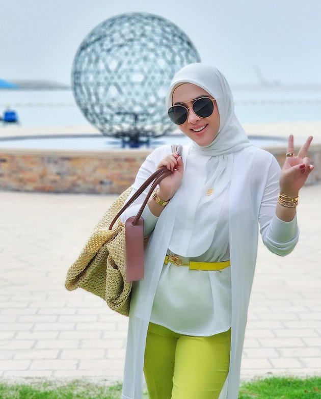 8 Photos of Syahrini Wearing a Rp700 Million Bracelet During Vacation in Dubai, Nearly a Month Staying There - Showing Affection with Reino Barack