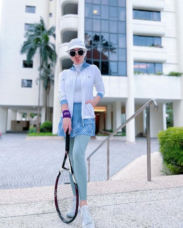 8 Photos of Syahrini Being Indifferent When Teased by Denise Chariesta, Having Fun Playing Tennis in Singapore with a Stylish Outfit - Not Forgetting to Wear Sunglasses