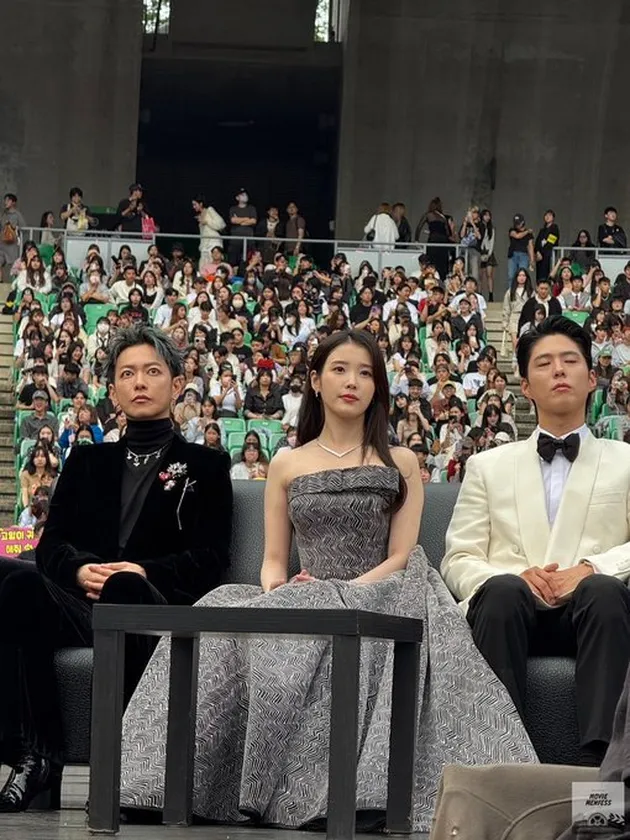 Takeru Satoh duduk bareng IU dan Park Bo Gum