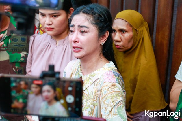 8 Photos of Dewi Perssik Crying After Quarreling with the Local RT Chairman About the Sacrificial Cow, Feeling Hurt Because of Being Scolded