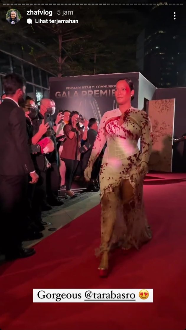 8 Potret Tara Basro at the Gala Premiere of 'PENGABDI SETAN 2', Stunningly Striding on the Red Carpet in a 'Bloody' Dress with a Super High Slit