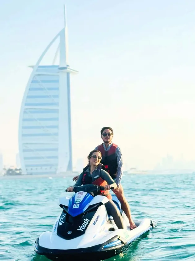 Penampilan Tasya Farasya saat main jet ski
