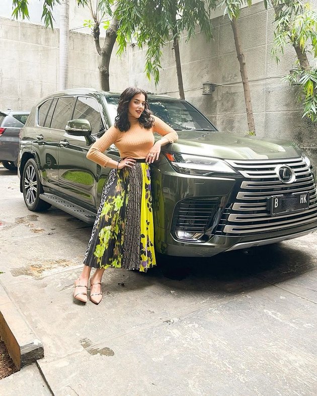 8 Portraits of Tasya Farasya Showing Off a Luxury Car, It's Already Vomited by Her Child - Allegedly Priced at IDR 3 Billion