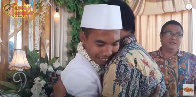 8 Potret Temon Reuniting with His Child After 20 Years Apart, Apologizing for the Long Separation