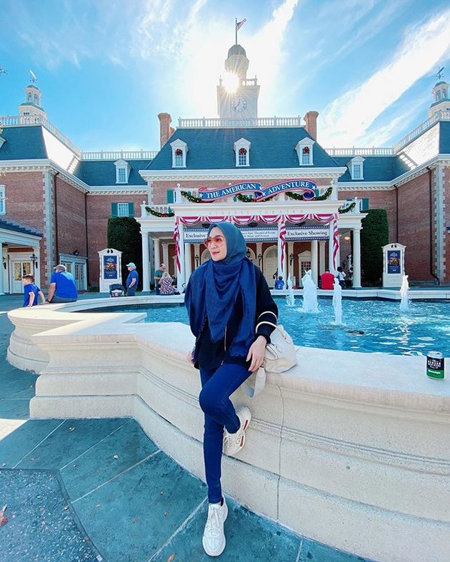 8 Latest Pictures of Erin, Andre Taulany's Wife who is now Wearing a Hijab, Her Appearance is More Beautiful and Elegant