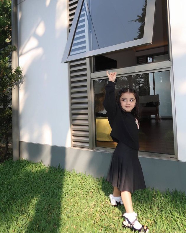 8 Latest Photos of Guzel, Margin's Child - Ali Syakieb, Already Beautiful and Aesthetic Since Early Age