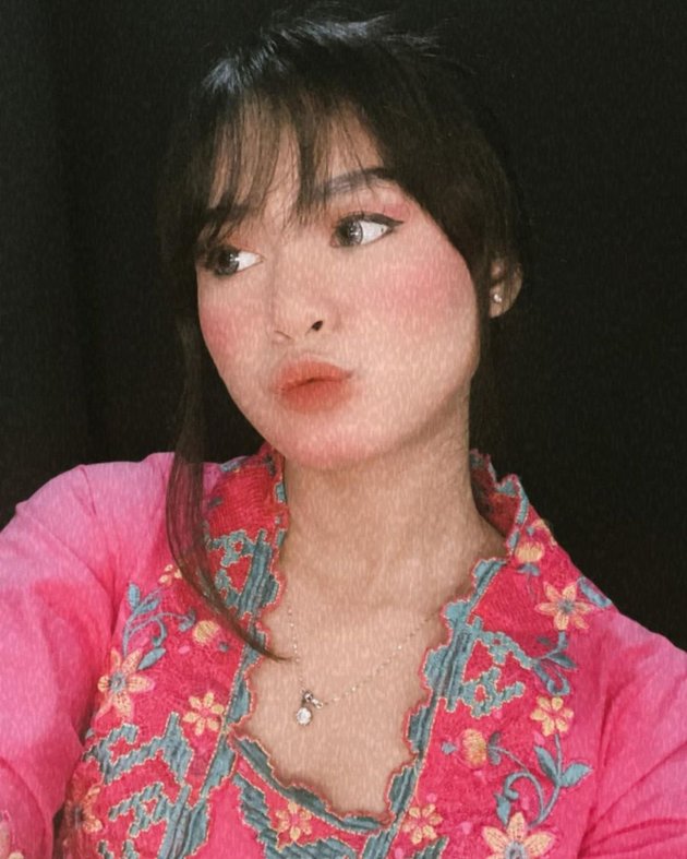 8 Latest Photos of Ulfi Damayanti, Elly Sugigi's Daughter, Rarely Highlighted, Getting More Beautiful as She Grows Up - Not in Good Terms with Her Mother