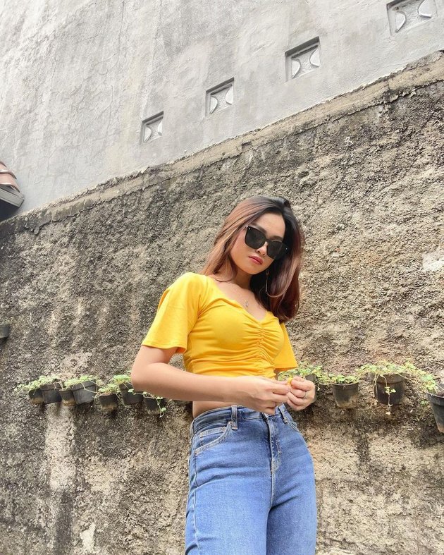 8 Latest Photos of Ulfi Damayanti, Elly Sugigi's Daughter, Rarely Highlighted, Getting More Beautiful as She Grows Up - Not in Good Terms with Her Mother