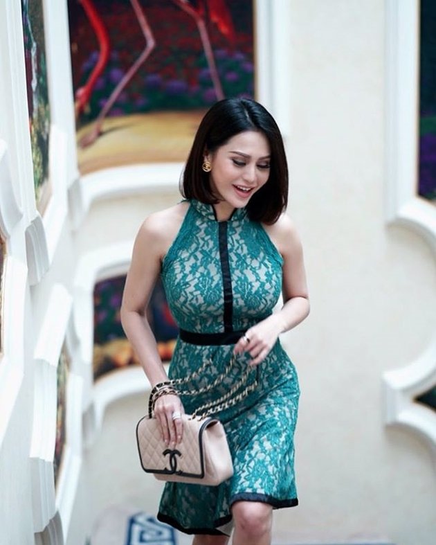 8 Latest Photos of Vicky, Bunga Zainal's Sister who Remains Beautiful and Hot at 38 Years Old