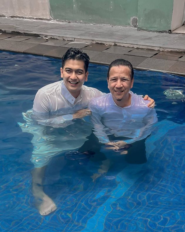 8 Portraits of Teuku Ryan that were Mistakenly Thought by Netizens to be Baptized, Turns out the Person Next to Him is not a Random Figure
