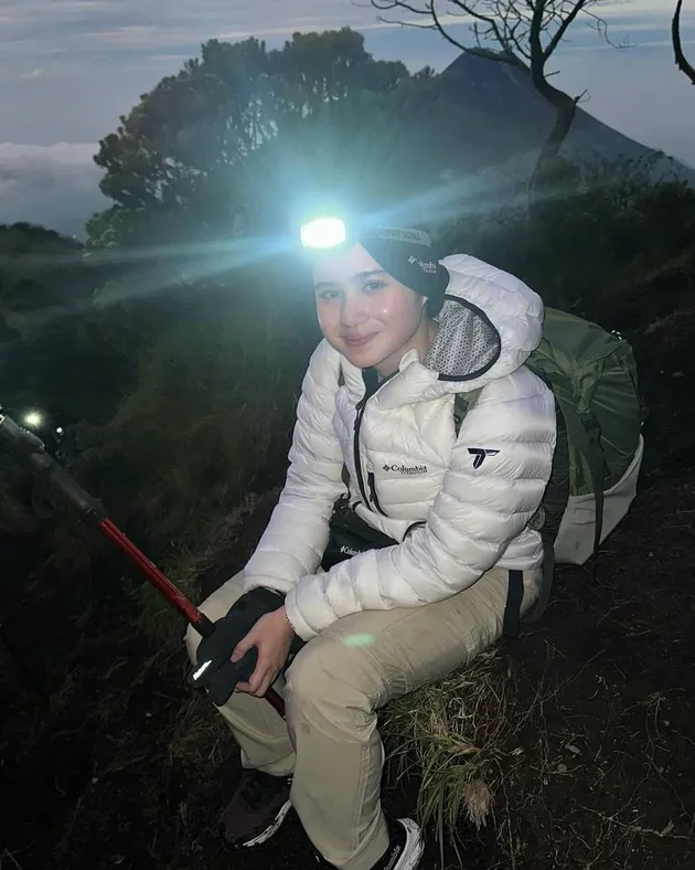 Tissa Biani Naik Gunung Merbabu