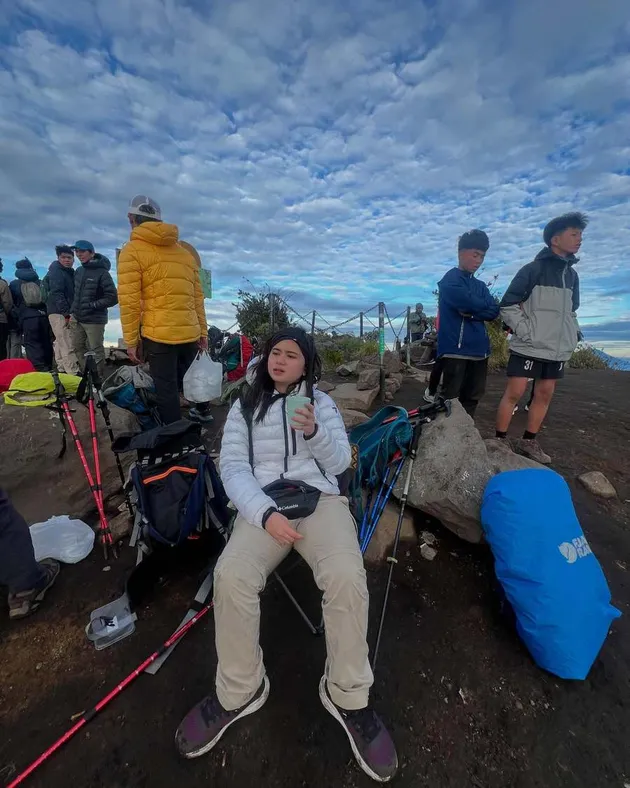 Tissa Biani Naik Gunung Merbabu
