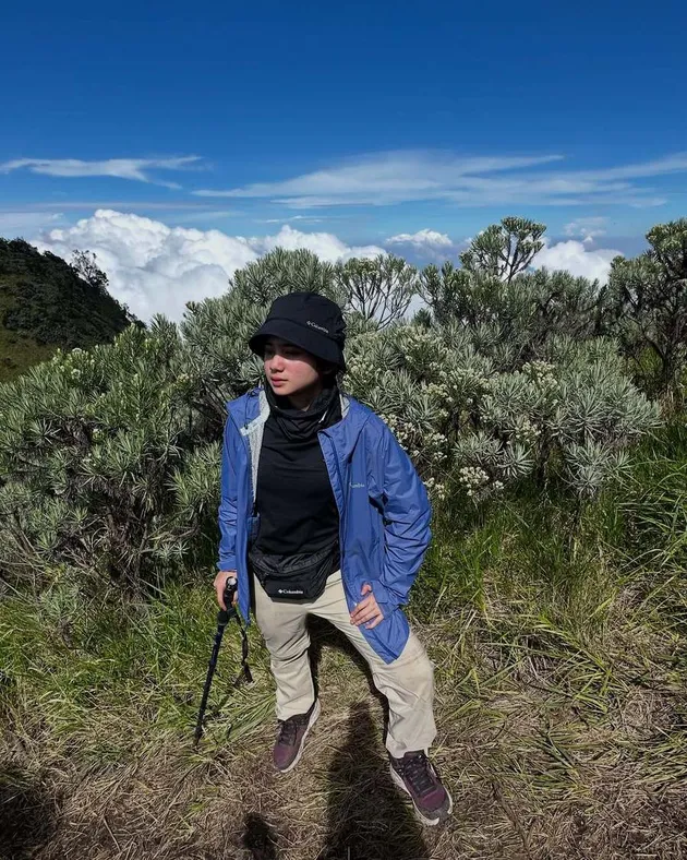 Tissa Biani Naik Gunung Merbabu