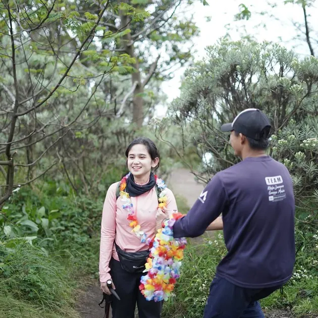 Tissa Biani Naik Gunung Merbabu