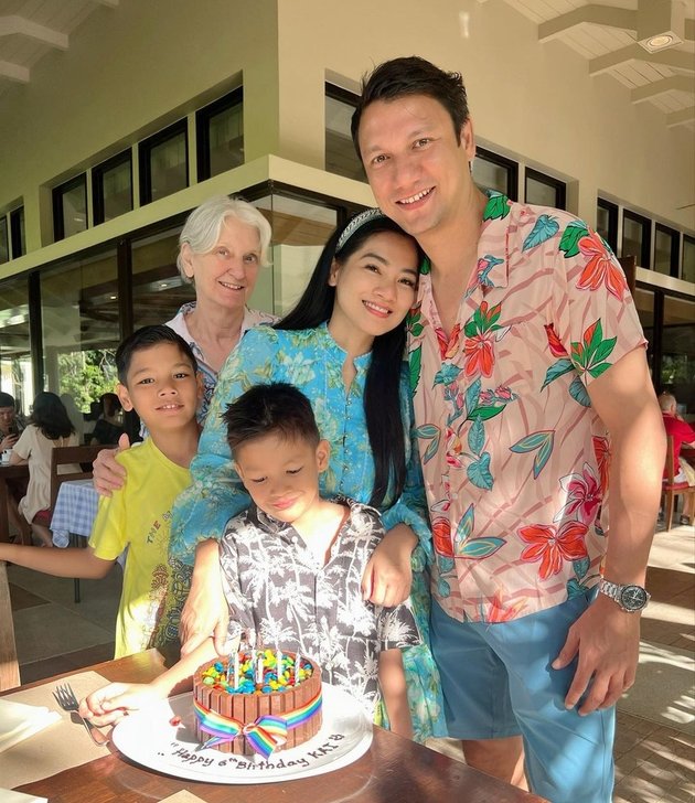 8 Portraits of Titi Kamal and Christian Sugiono Celebrating Their 2nd Child's Birthday in Thailand, Praised for Wearing Modest Clothes on the Beach