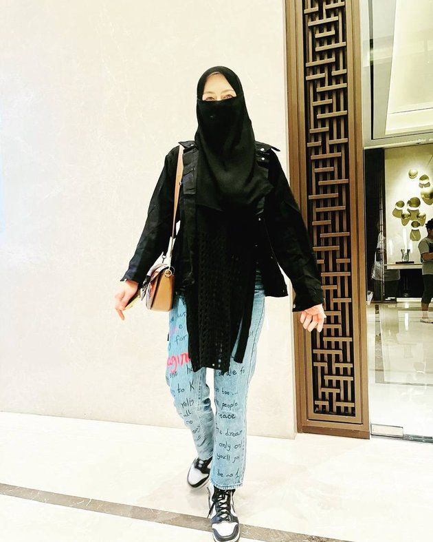 8 Portraits of Ratu Rizky Nabila's Transformation who is Now Wearing Hijab and Niqab, Criticized for Wearing Jeans - Once Called 'Twin' of Aura Kasih