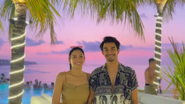 Tyas Mirasih dan Tengku Tezi