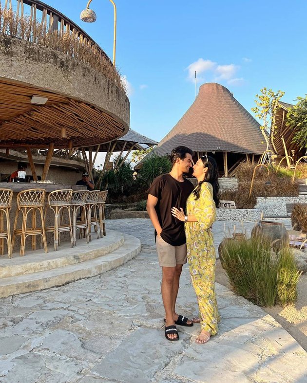8 Potret Tyas Mirasih And Tengku Tezi Honeymoon in Bali, Their Intimacy Successfully Makes Us Swoon