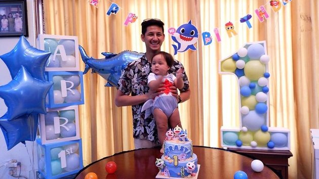 8 Pictures of Tasya Kamila's Child Birthday, Blue-themed with Baby Shark Theme