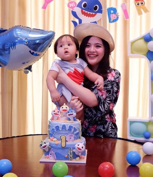 8 Pictures of Tasya Kamila's Child Birthday, Blue-themed with Baby Shark Theme