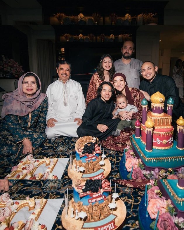 8 Photos of Bunga Citra Lestari's Birthday, Celebrated with Iftar Together by Tiko Aryawardhana - Attended by Family and Friends