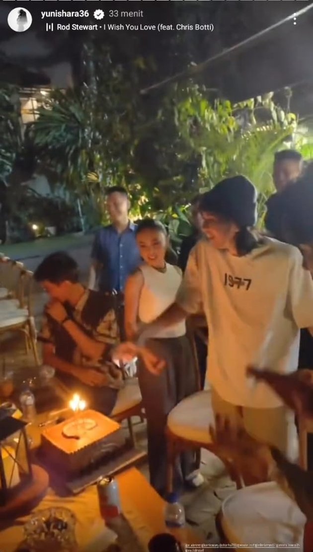 8 Photos of Cavin's Birthday, Yuni Shara's Son who is Studying in Australia, Celebrated Simply in the Yard