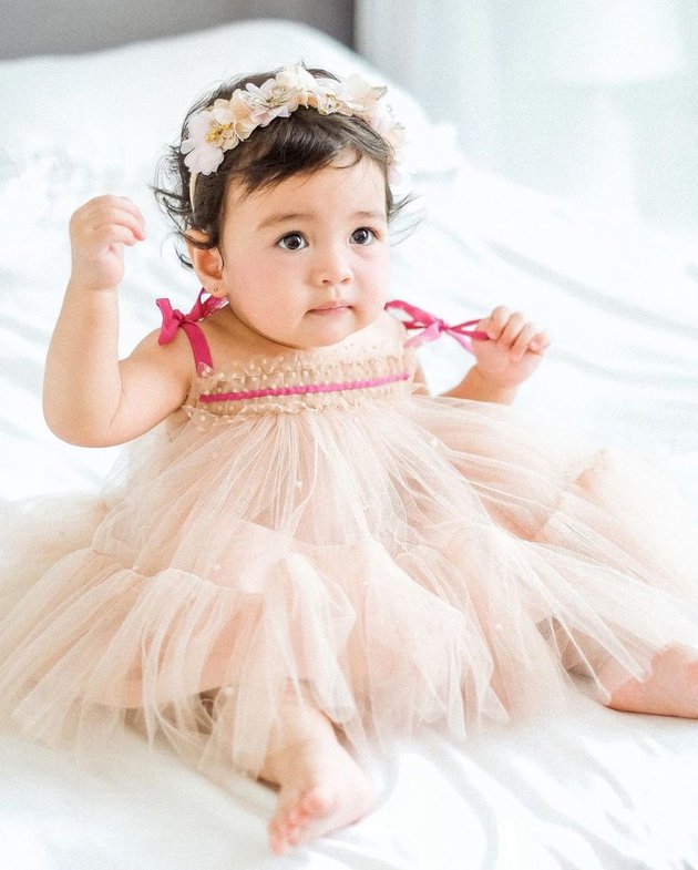 8 Portraits of Cara Rose's First Birthday, Beautiful in Tutu Dress - So Adorable