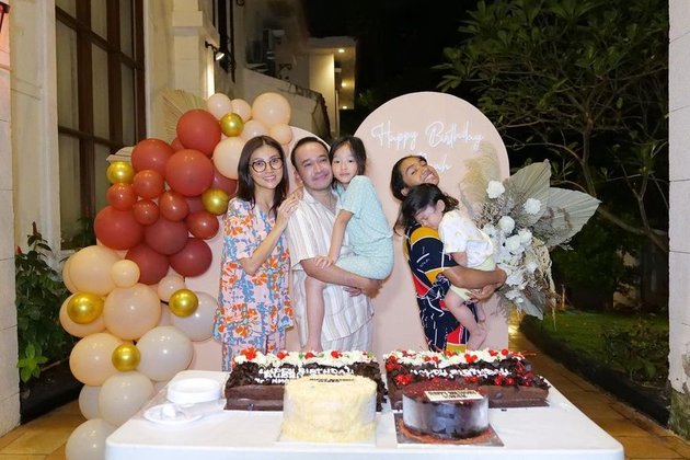 8 Photos of Ruben Onsu's Simple Birthday Celebration at Home, Attended by In-laws and Family - Still Wearing Pajamas