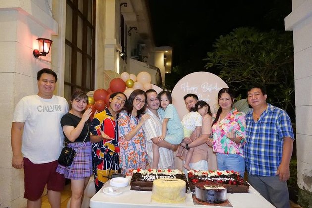 8 Photos of Ruben Onsu's Simple Birthday Celebration at Home, Attended by In-laws and Family - Still Wearing Pajamas