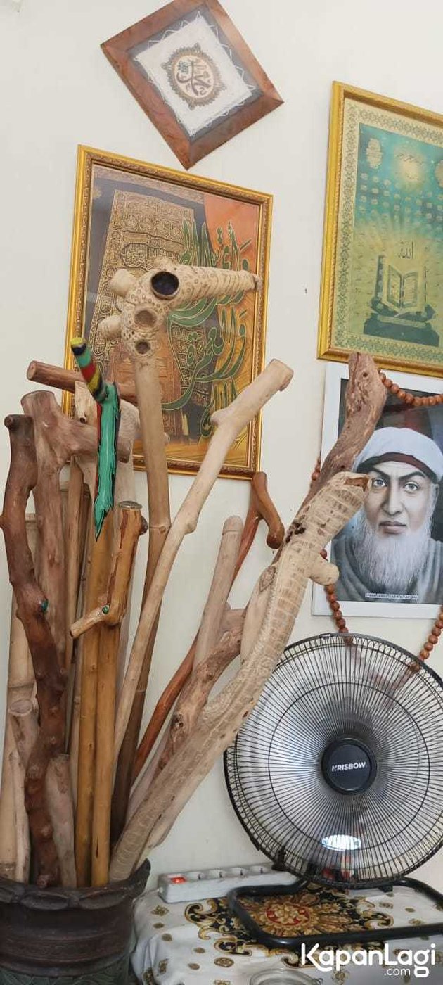 8 Portraits of Unang Bagito Showcasing Unique Wooden Cane Collection