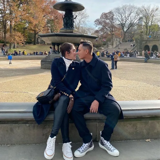Ussy Sulistiawaty - Andhika Pratama