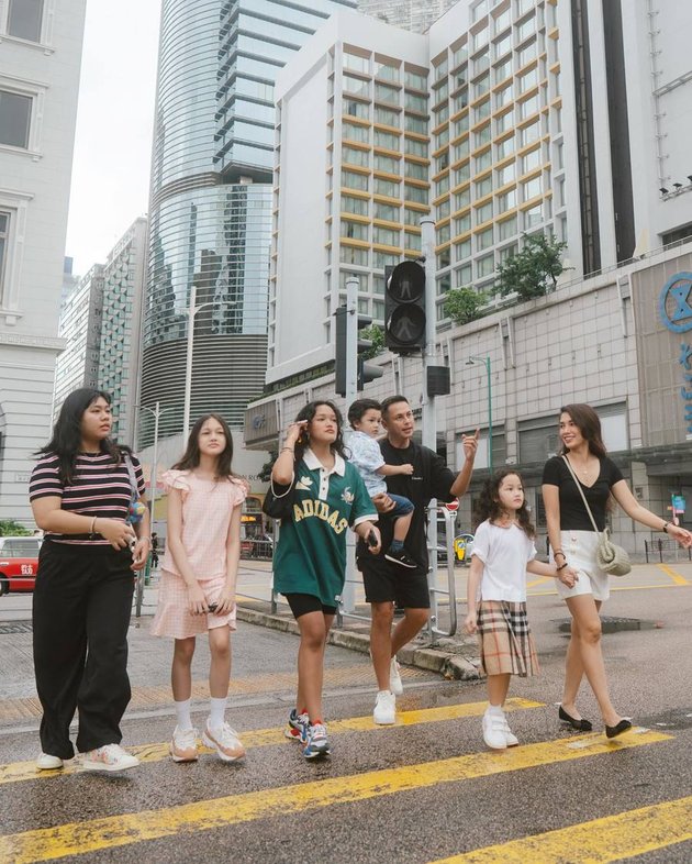 8 Potret Ussy Sulistiawaty who Looks Just Like a Teenager on Vacation to Hong Kong, Netizens: Her Appearance is Better than Her Mom's