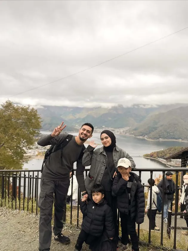 Potret Vebby Palwinta liburan ke Jepang