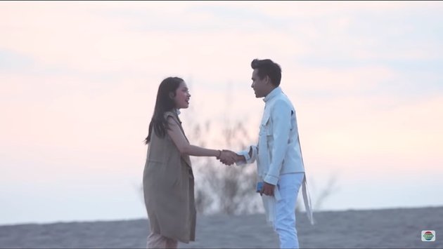 8 Potret Video Clip Latest Fildan 'Demi Cinta Suci', Super Cool