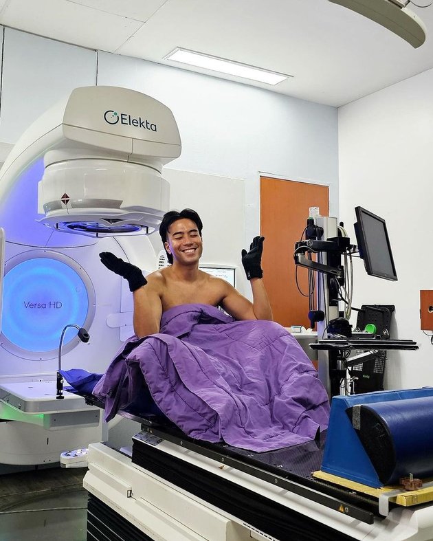 8 Photos of Vidi Aldiano Undergoing Radiation Sessions to Heal Cancer that Has Spread in His Body, Completing 10 Times - Admitting the Last 3 Months Were the Hardest Moments