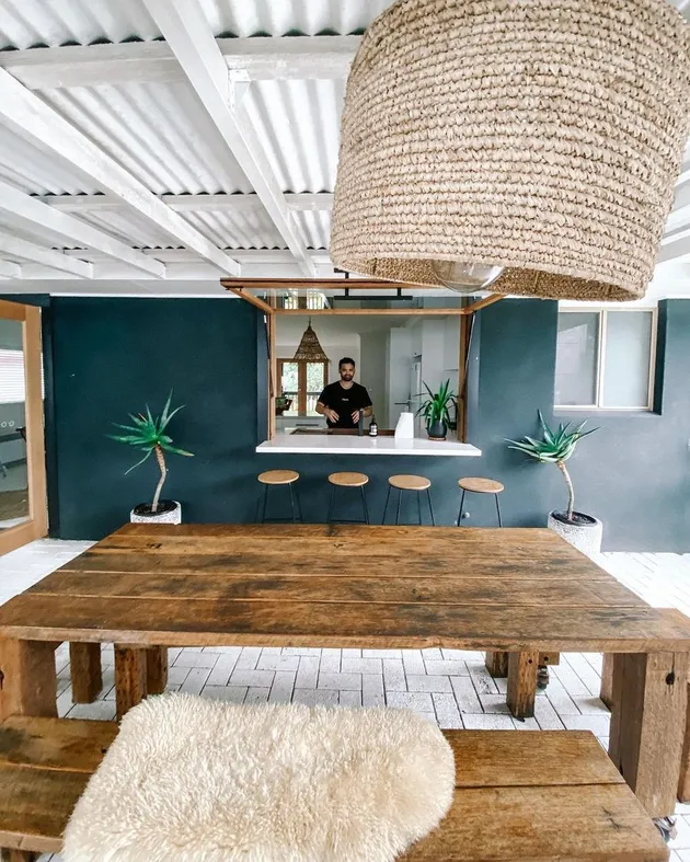 Acha Sinaga liburan ke villa mewah