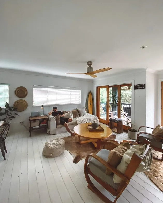 Acha Sinaga liburan ke villa mewah