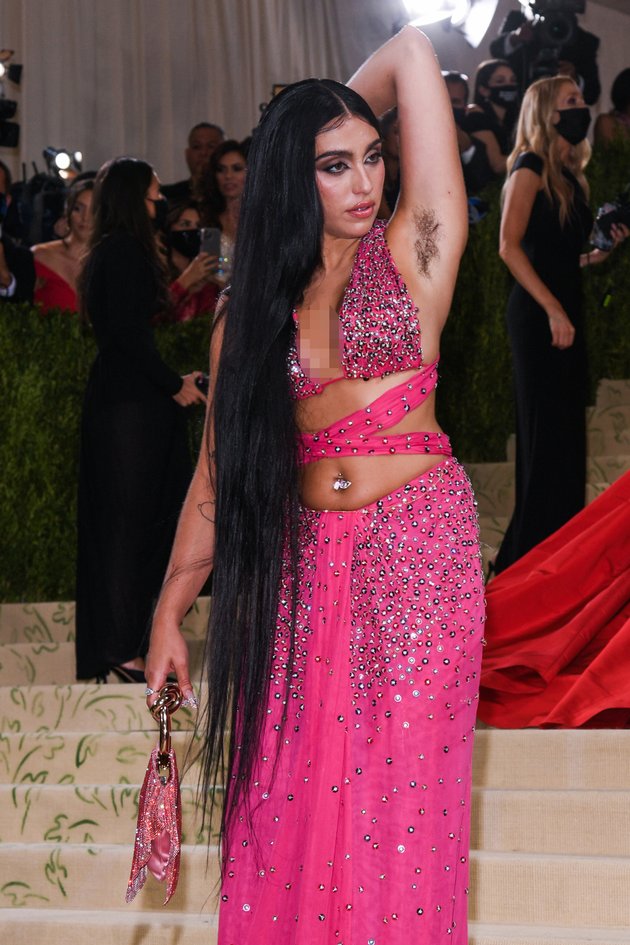 Viral Photos Of Lourdes Leon Madonna S Babe Showing Armpit Hair At Met Gala