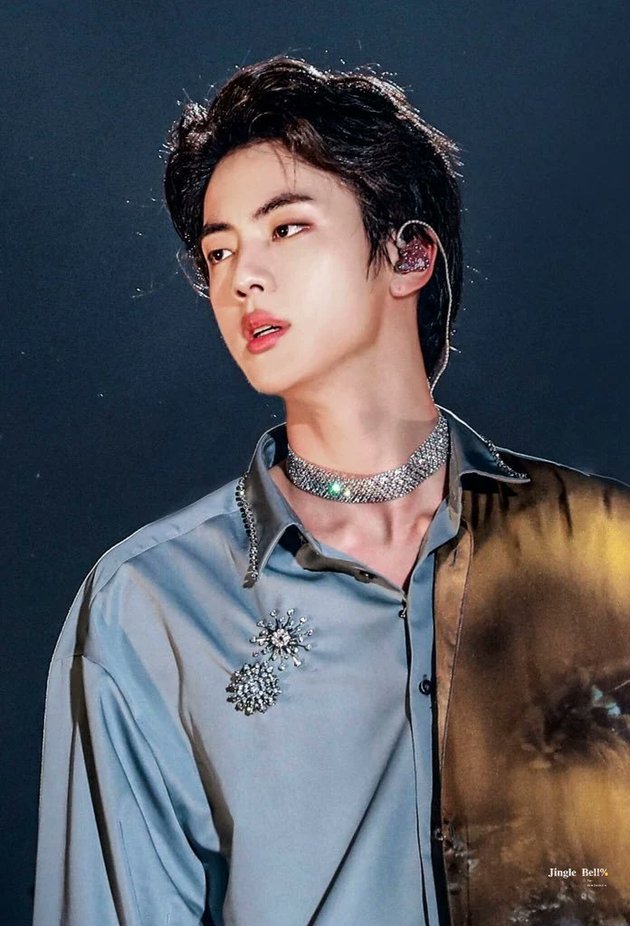8 Visual Portraits of Jin BTS with Forehead-Exposing Hairstyles, Handsome and Viral!