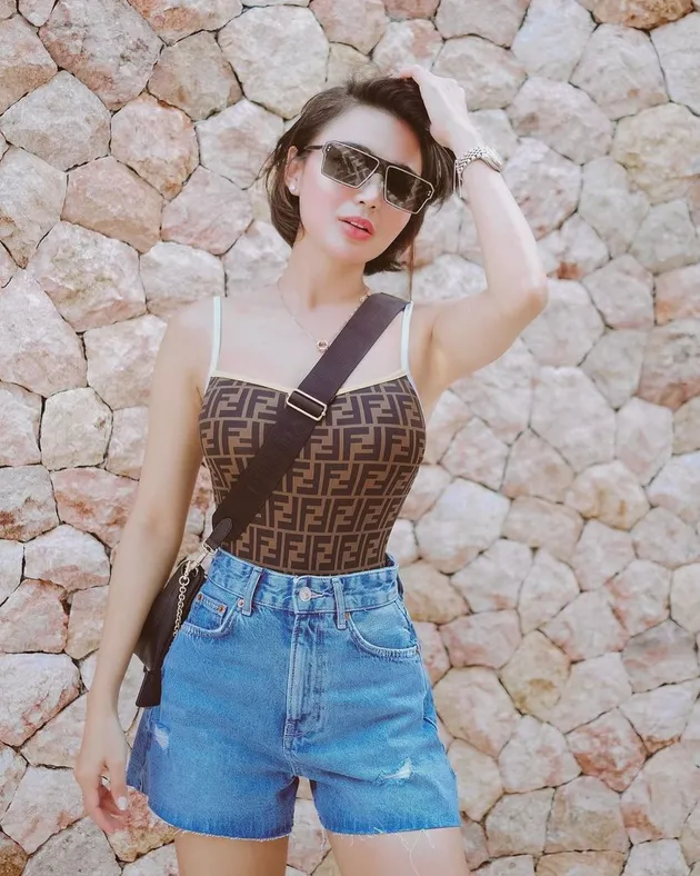 Wika Salim Perut Singset Pinggang Ramping