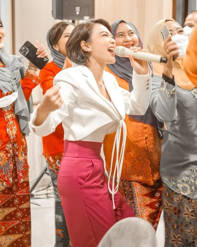 Wika Salim Perut Singset Pinggang Ramping