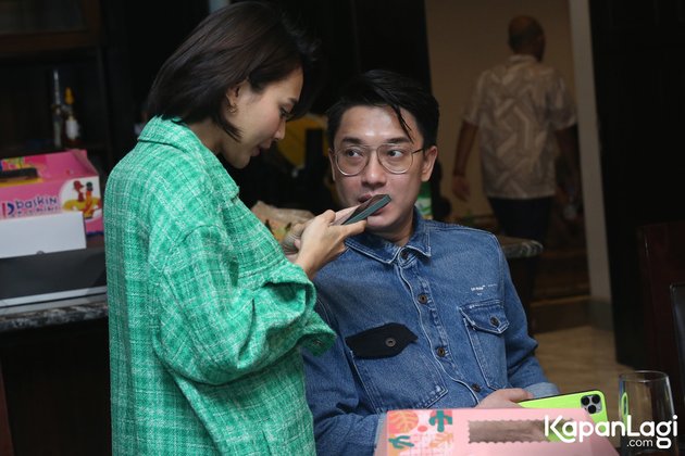 8 Photos of Wika Salim Attending Sandy Arifin's Birthday Party, Bringing a New Boyfriend who has been Kept Secret - Sticking Together Like Stamps