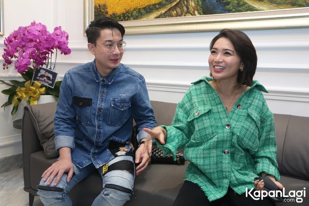 8 Photos of Wika Salim Attending Sandy Arifin's Birthday Party, Bringing a New Boyfriend who has been Kept Secret - Sticking Together Like Stamps