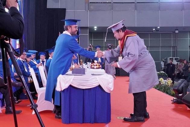 8 Portraits of Adik Annisa Pohan's Graduation, Now Officially Holding a Master's Degree in Communication Science - AHY's Outfit Gains Attention