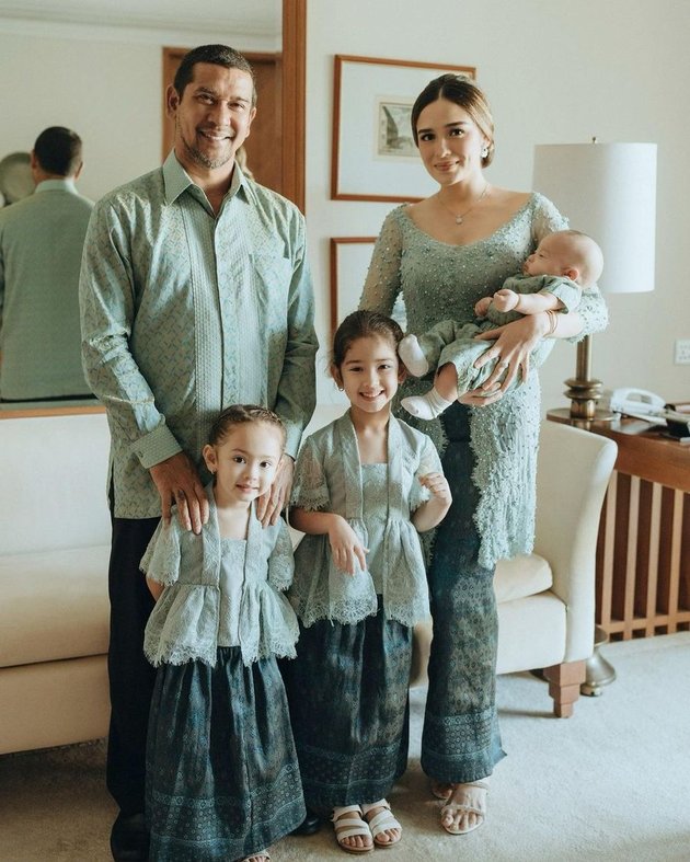 8 Photos of Yasmine Wildblood with Her 3 Good Looking Children, Netizens: Superior Genes!