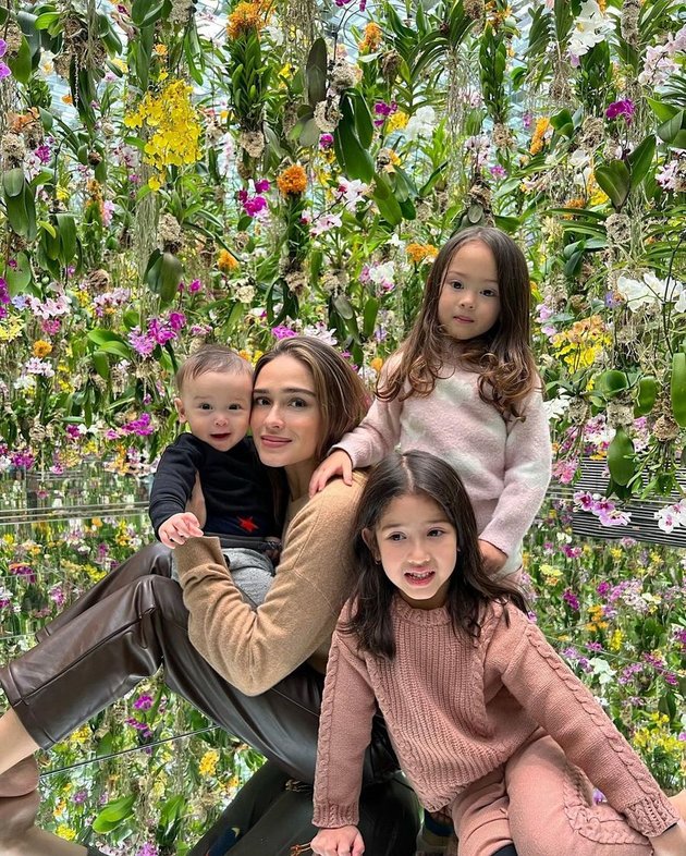 8 Photos of Yasmine Wildblood with Her 3 Good Looking Children, Netizens: Superior Genes!