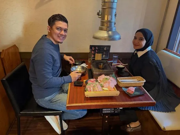 Zaskia Sungkar dan Irwansyah bahagia
